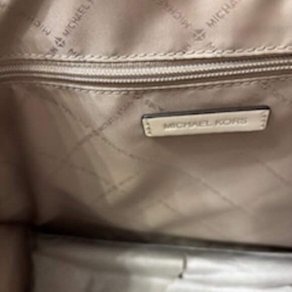 Michael Kors "Gigi" Large Tote in "Natural" NWT - Picture 4 of 11